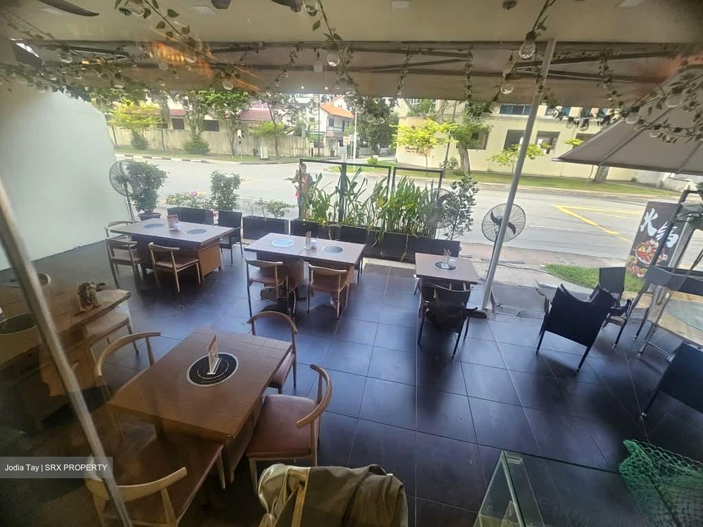 Nkh Building (D15), Retail #554548411